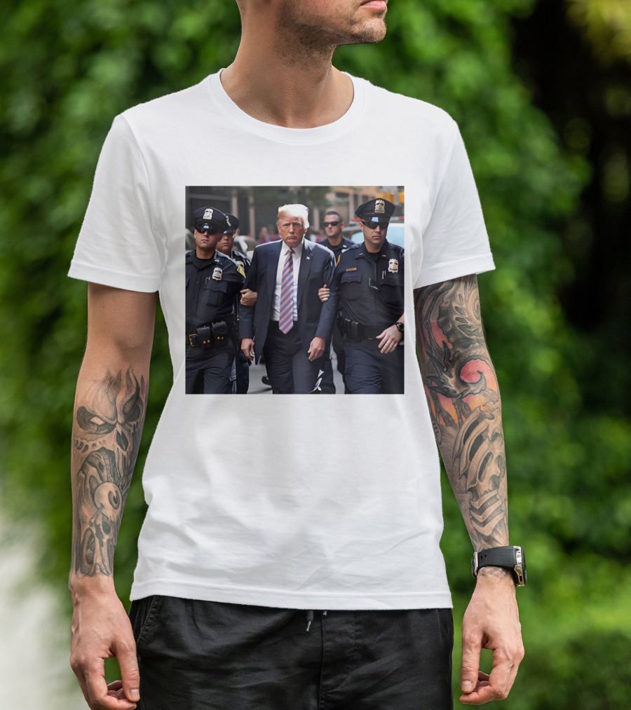 Shithead Steve Donald Trump Arrested Walking Surrounded By Police Officers T-Shirt