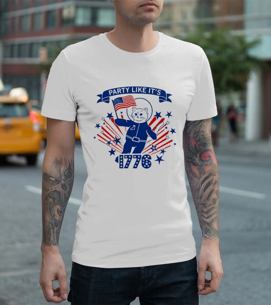 Party Like It's 1776 Astronaut Cat Holding American Flag With Stars T-Shirt