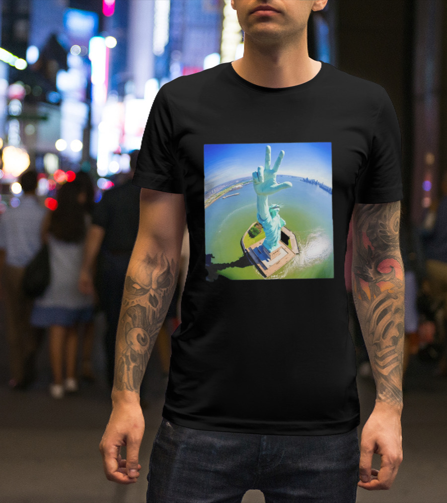 Jalen Brunson Statue Of Liberty Victory Gesture Photo T-Shirt