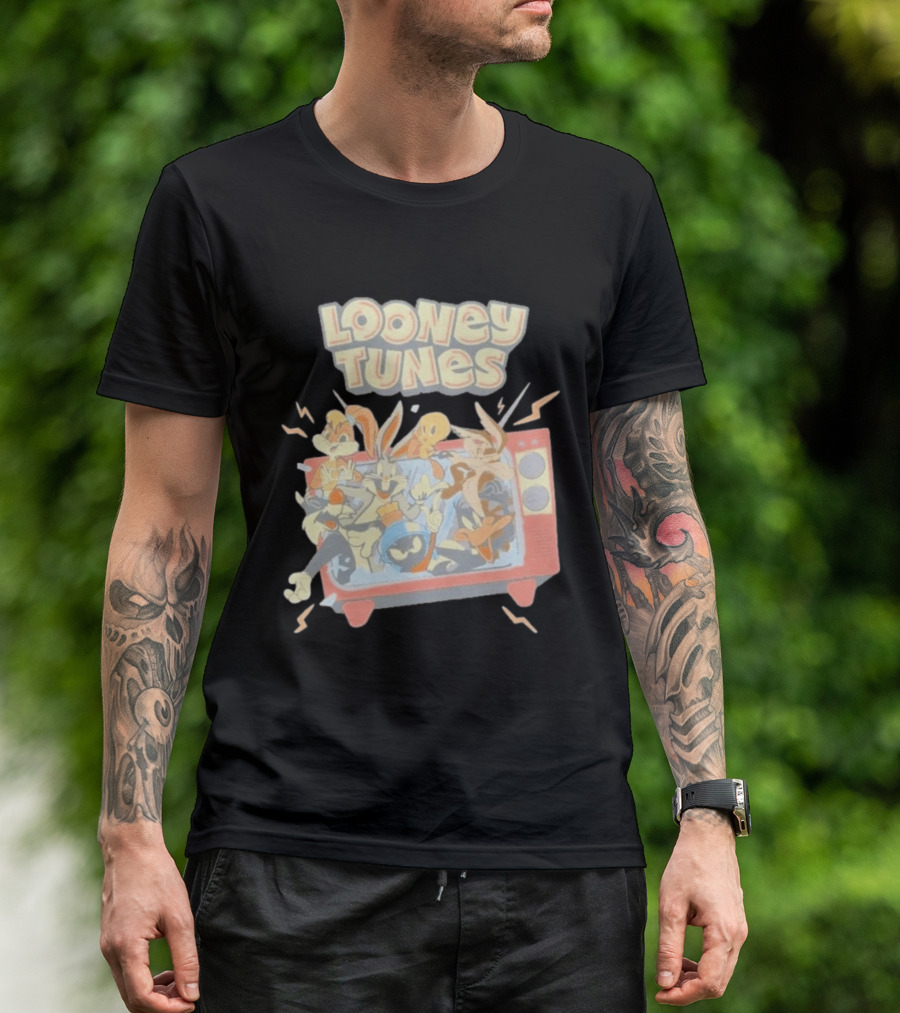 Wbs Shop Looney Tunes Characters In A Retro TV Display T-Shirt