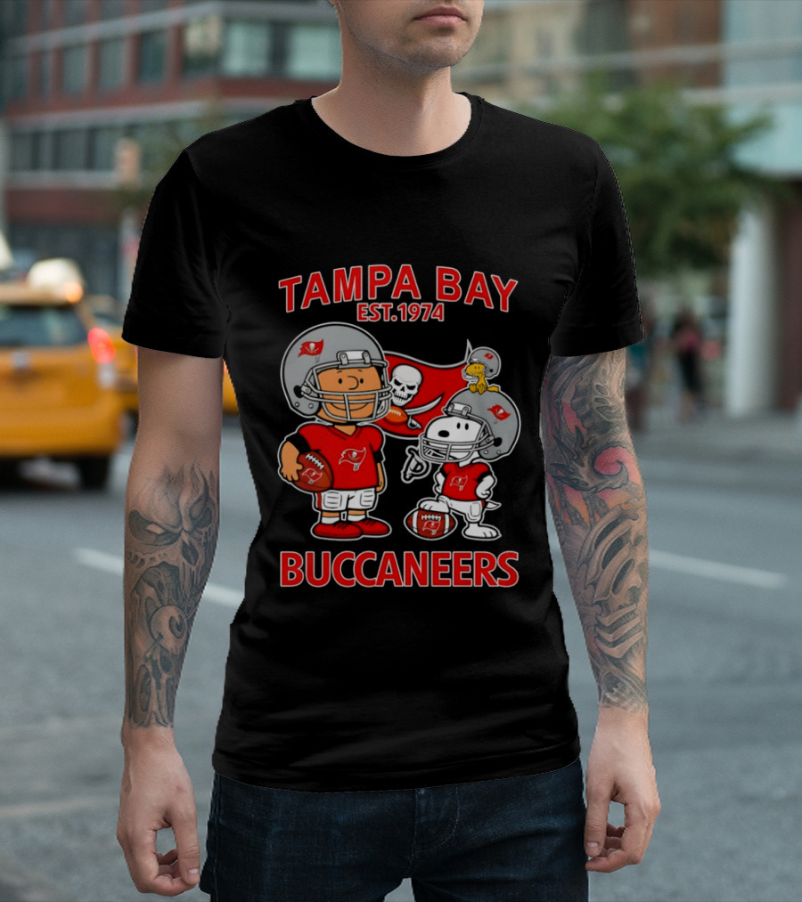 Tampa Bay Buccaneers Snoopy And Charlie Brown EST 1974 T-Shirt