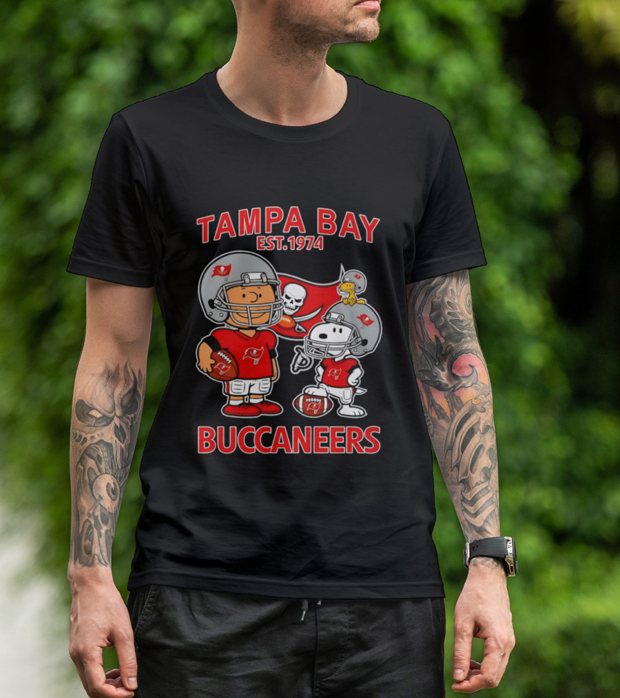 Tampa Bay Buccaneers Snoopy And Charlie Brown EST 1974 T-Shirt