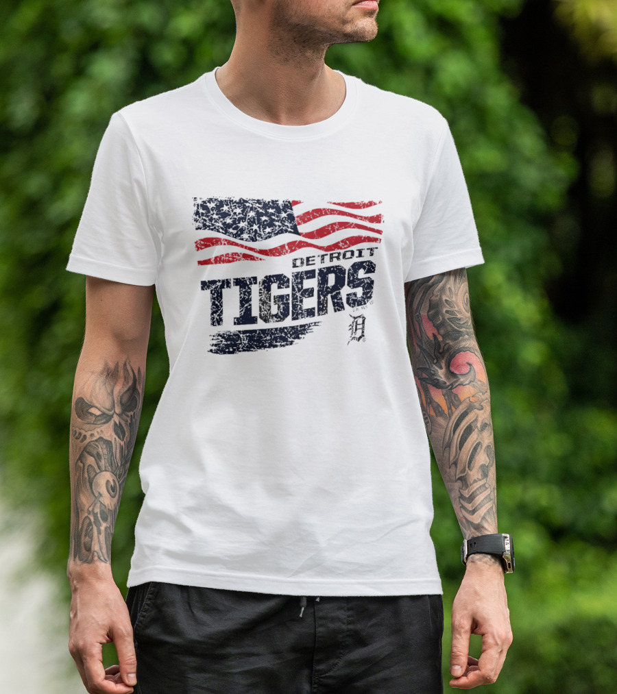 Detroit Tigers Waving American Flag 4th Of July Celebration T-Shirt
