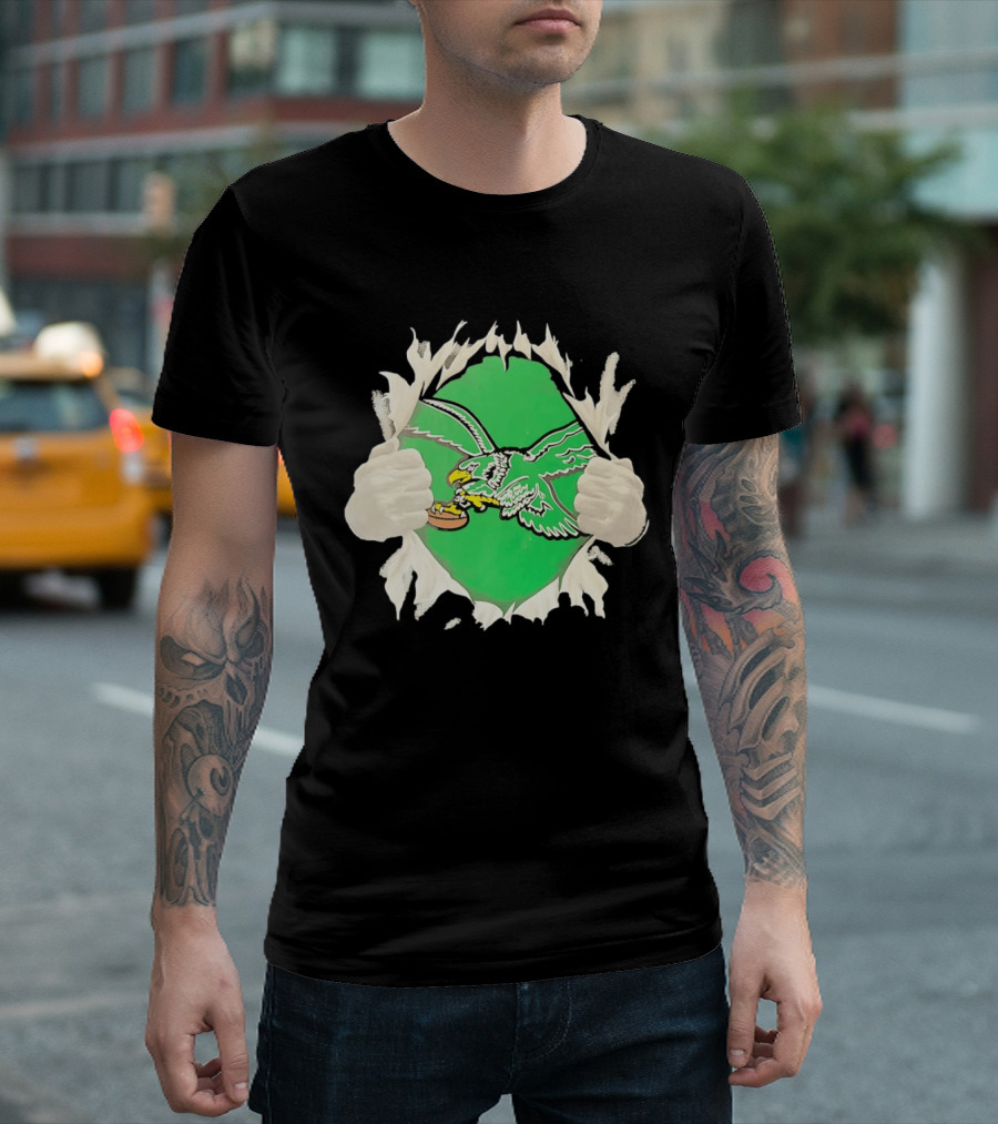 Philadelphia Eagles Vintage Chest Rip Football Fan T-Shirt