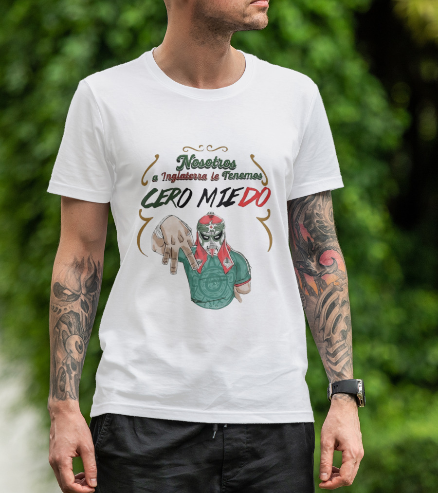 Nosotros A Inglaterra Le Tenemos Cero Miedo Luchador Mexicano Espíritu Valiente T-Shirt