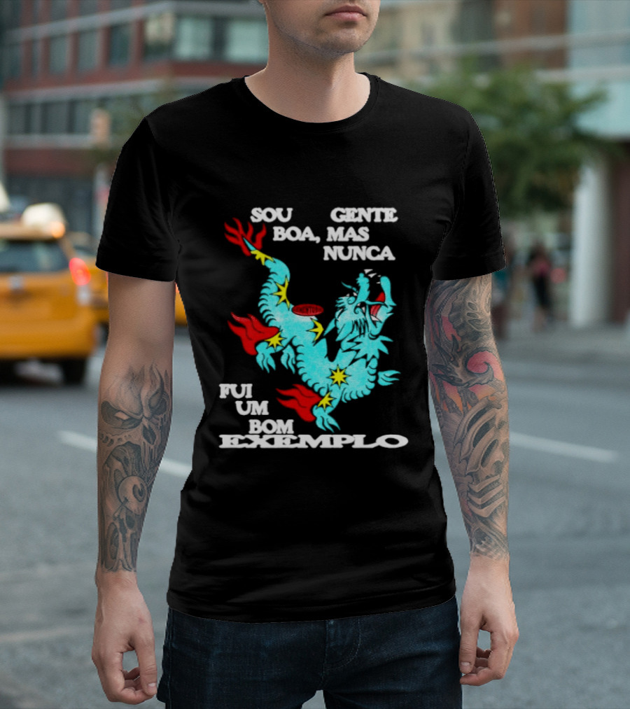 Sou Gente Boa Mas Nunca Fui Um Bom Exemplo Dragão Colorido T-Shirt