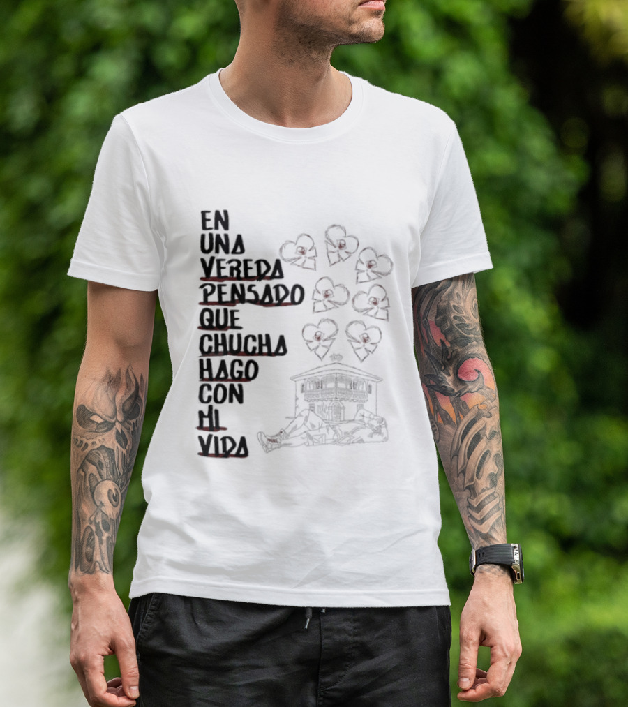 En Una Vereda Pensado Que Chucha Hago Con Mi Vida Corazones Casa Ilustración T-Shirt