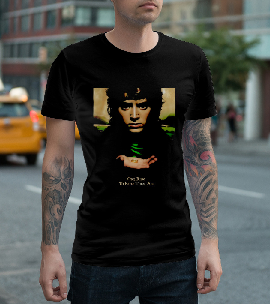 Elijah Wood One Ring To Rule Them All Lord Of The Rings Face Hands Gold Band T-Shirt