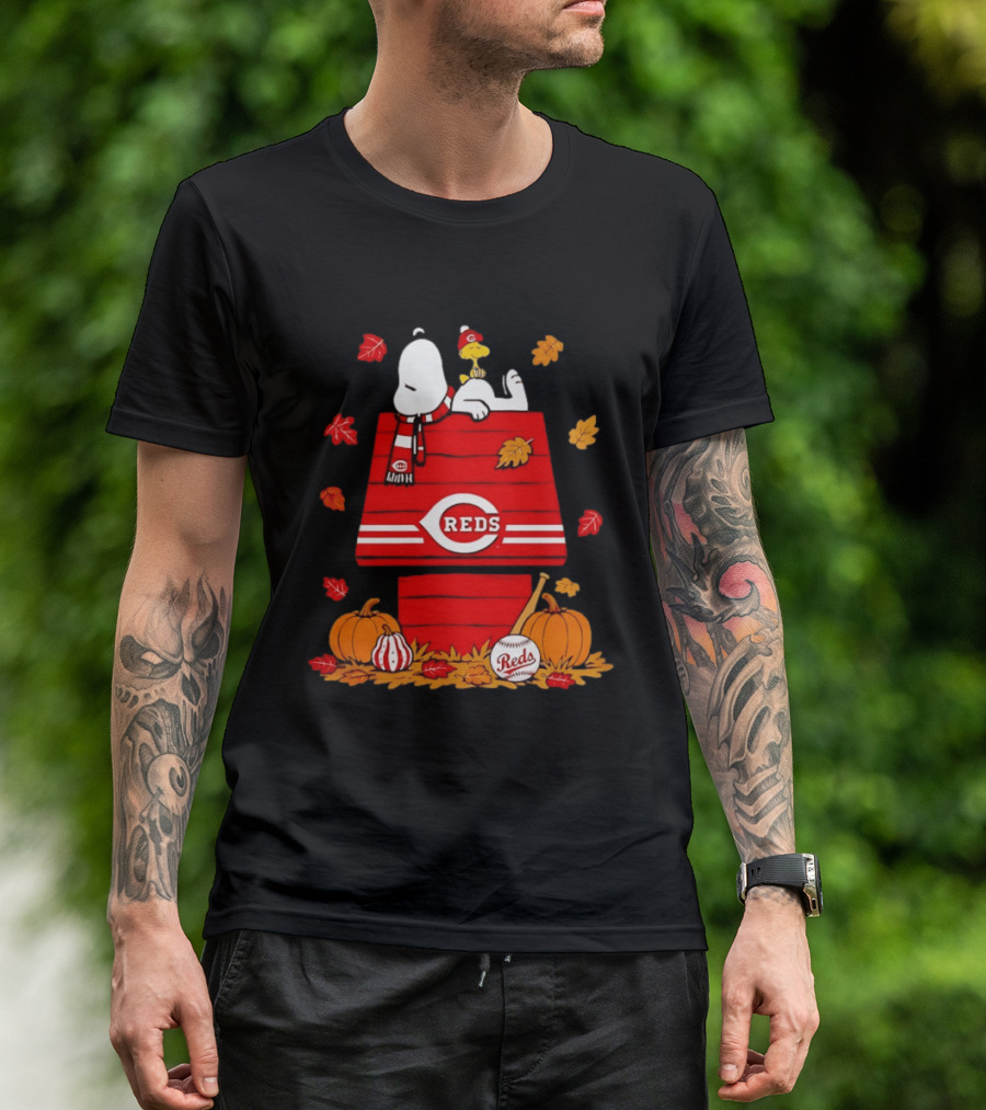 Snoopy Woodstock Cincinnati Reds Fall Baseball Pumpkins Leaves T-Shirt