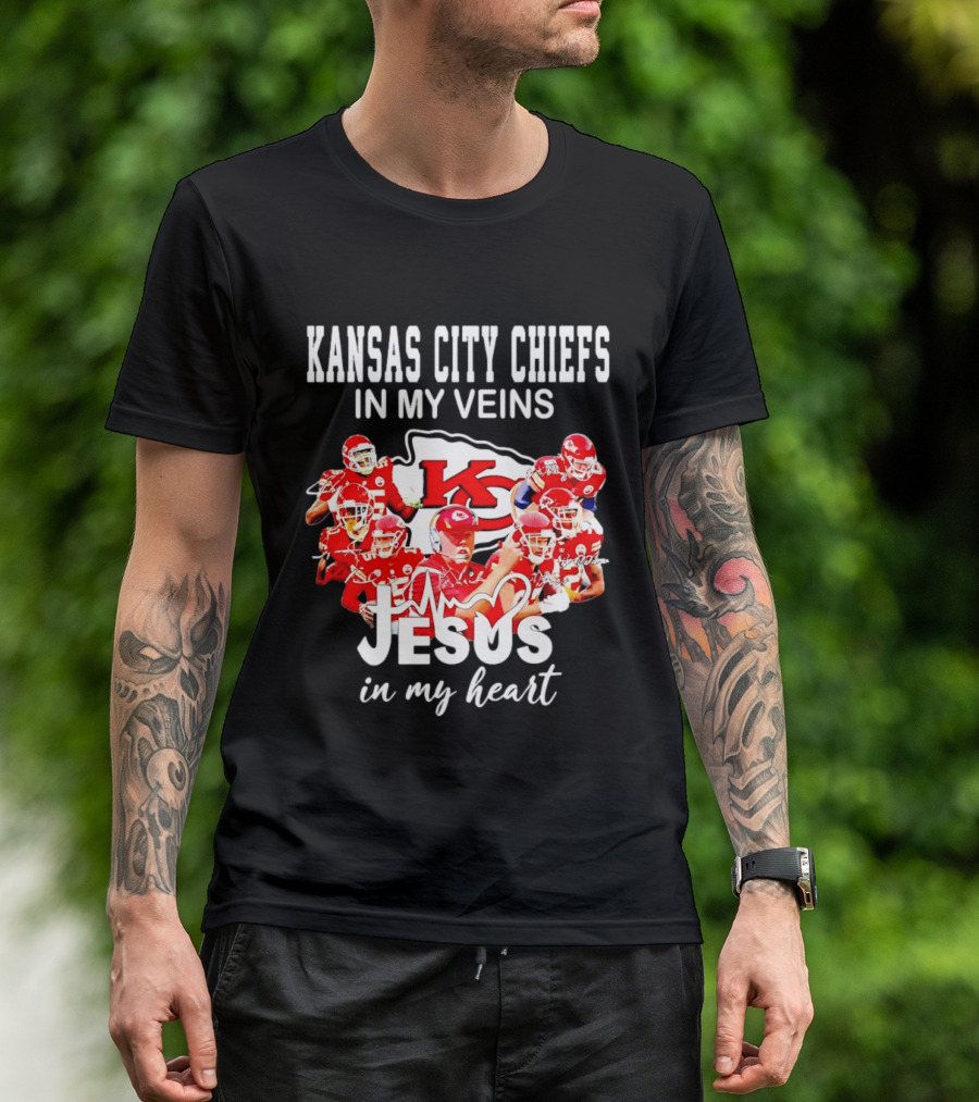 Kansas City Chiefs In My Veins Jesus In My Heart Football Fans T-Shirt