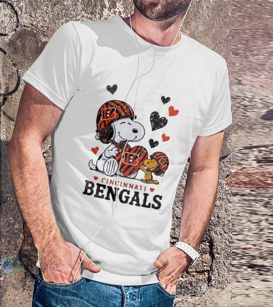 Cincinnati Bengals Peanuts Snoopy And Woodstock Love Hearts T-Shirt