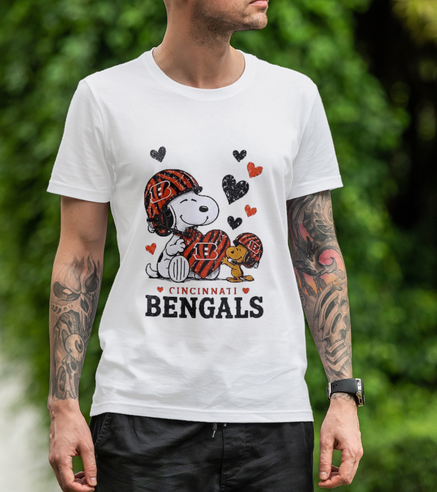 Cincinnati Bengals Peanuts Snoopy And Woodstock Love Hearts T-Shirt