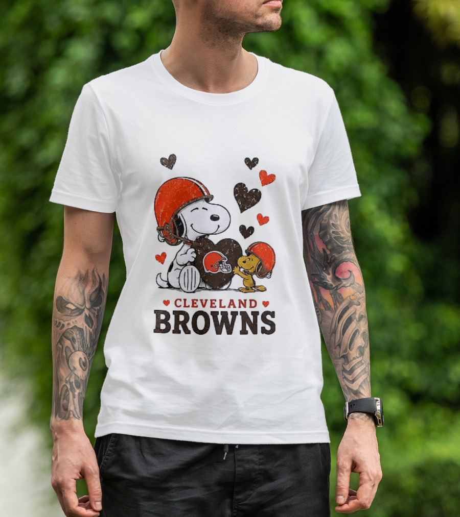 Cleveland Browns Peanuts Snoopy Woodstock Heart Helmets Love T-Shirt