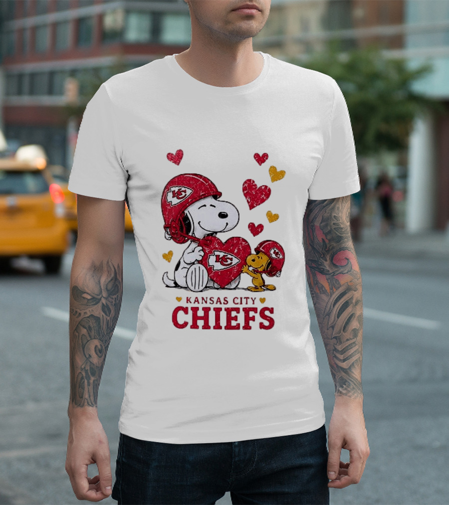 Kansas City Chiefs Peanuts Snoopy Hearts And Laughter T-Shirt
