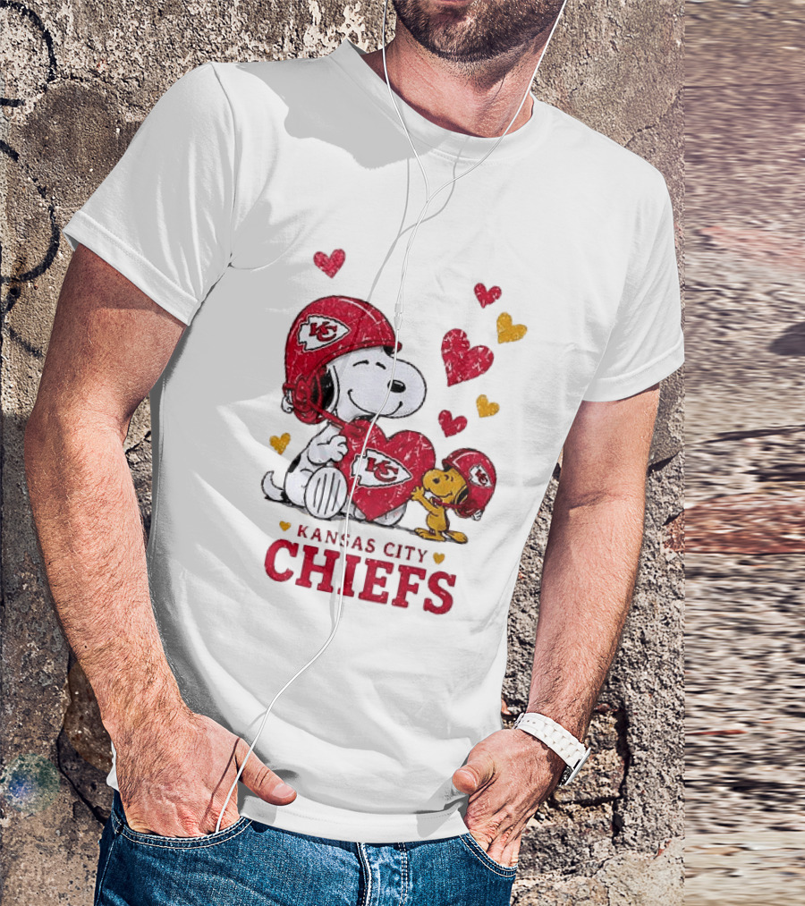 Kansas City Chiefs Peanuts Snoopy Hearts And Laughter T-Shirt