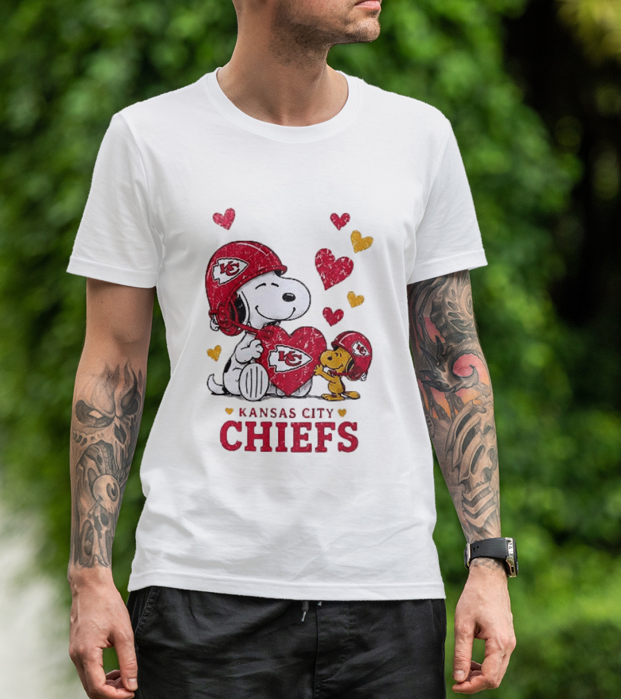 Kansas City Chiefs Peanuts Snoopy Hearts And Laughter T-Shirt