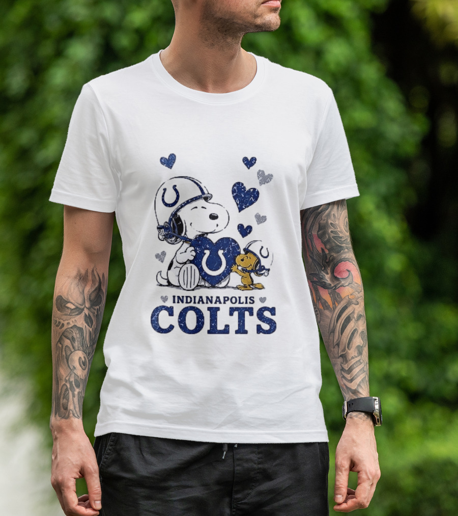Indianapolis Colts Peanuts Snoopy Woodstock Love Hearts T-Shirt