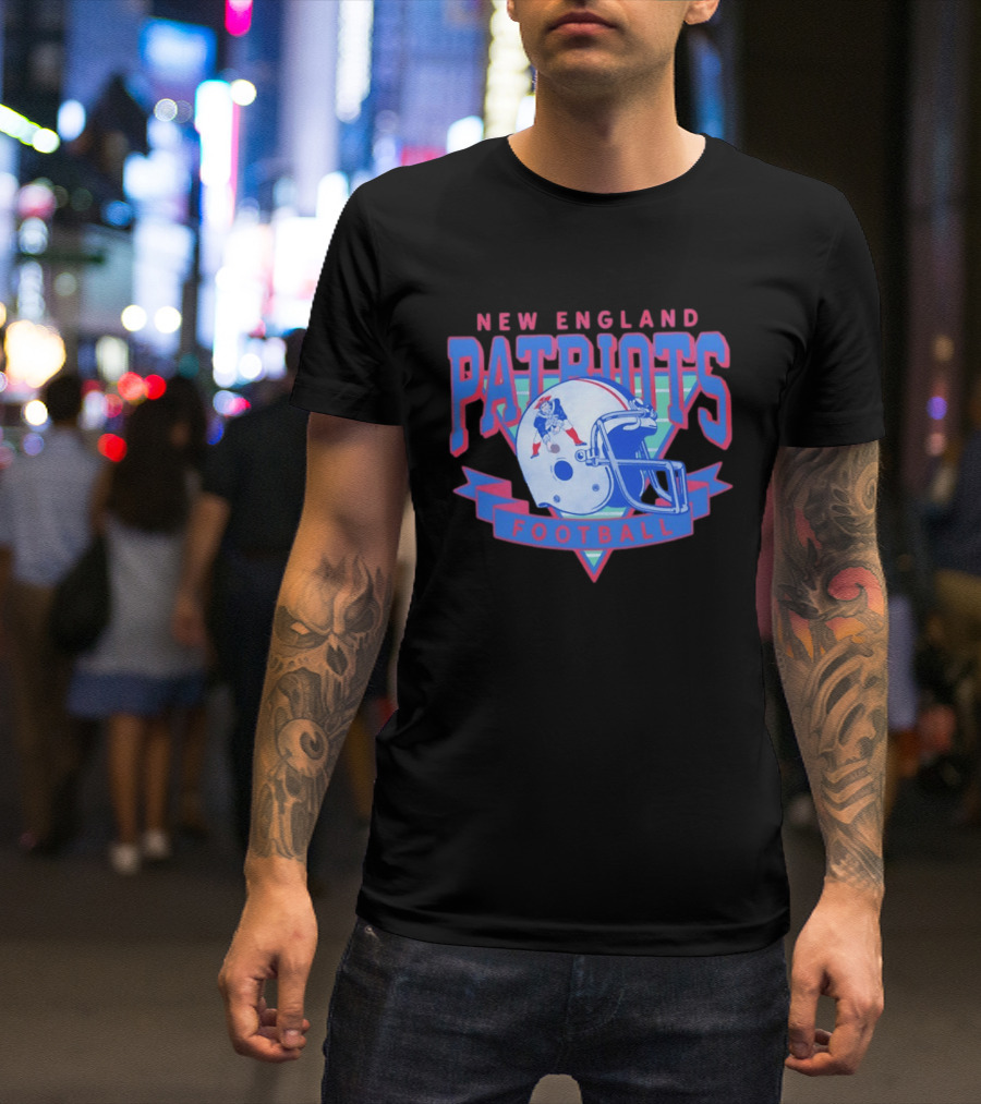 New England Patriots Football Vintage Helmet T-Shirt