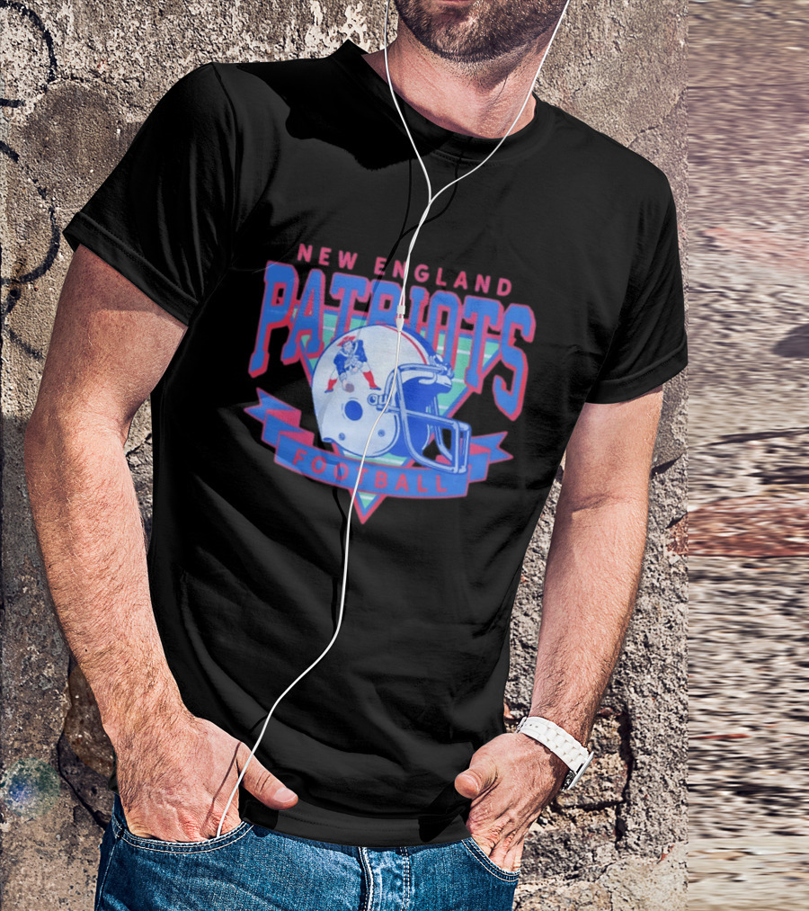 New England Patriots Football Vintage Helmet T-Shirt
