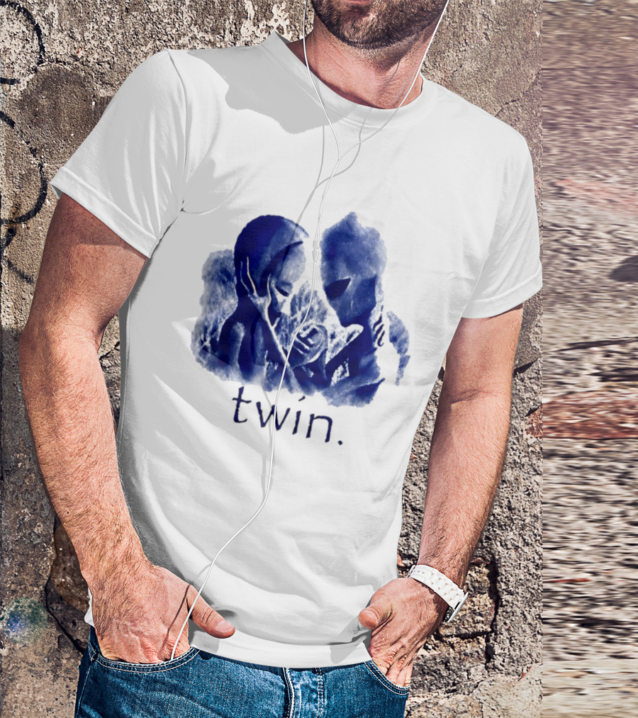 Twin Alien Extraterrestrial Sci Fi Embrace T-Shirt