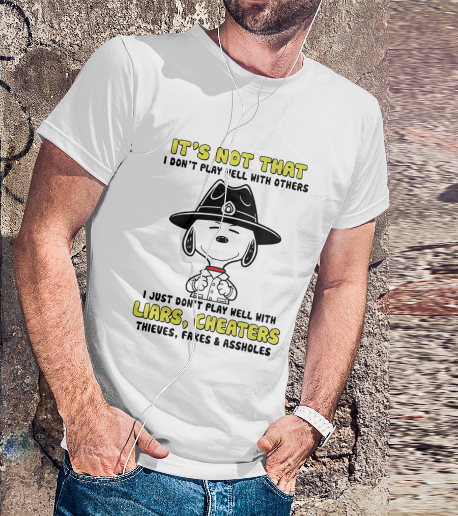 Snoopy It's Not That I Don't Play Well With Others Just Don't Play Well With Liars Cheaters Thieves Fakes & Assholes T-Shirt