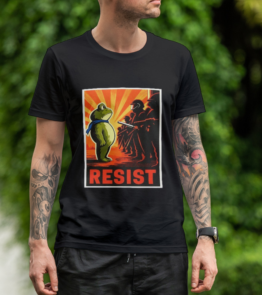 Resist Portland Frog 2025 Anti Fascism Protest Art With Frog And Riot Police T-Shirt