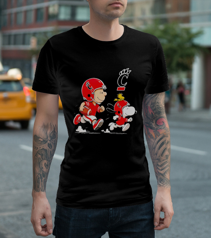 Charlie Brown Snoopy Cincinnati Bearcats Football Running T-Shirt