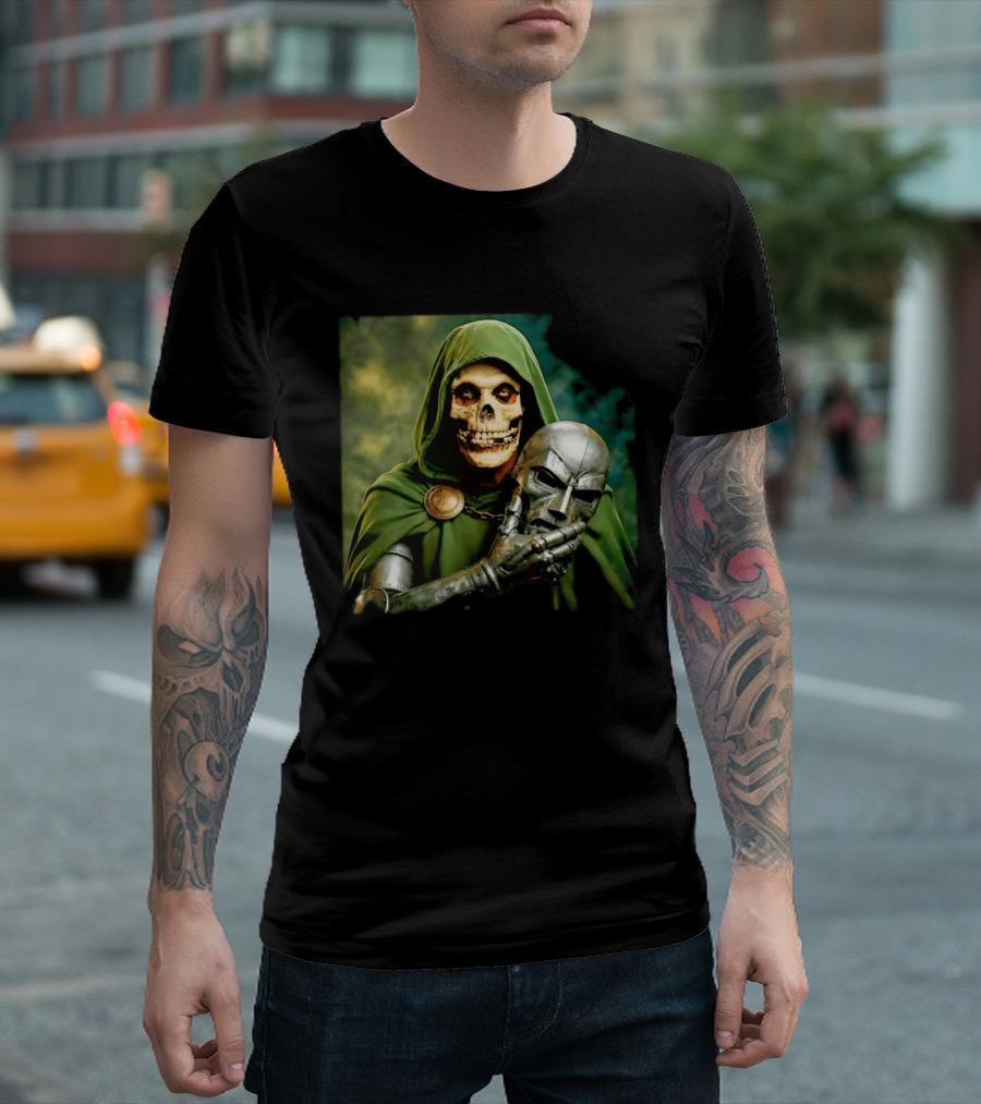 Doctor Doom Skull Face Holding Mask Supervillain Marvel T-Shirt