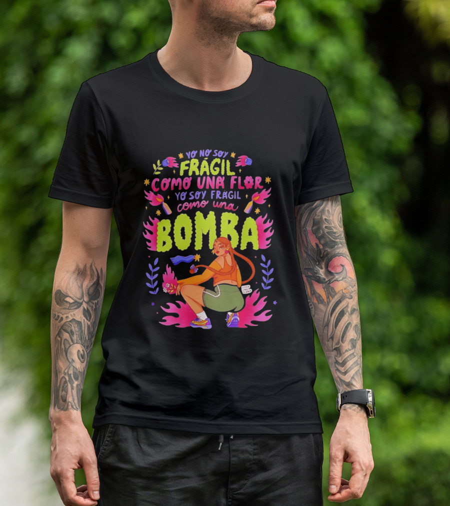 Yo No Soy Frágil Como Una Flor Yo Soy Frágil Como Una Bomba Mujer Con Fuego Y Explosiones T-Shirt