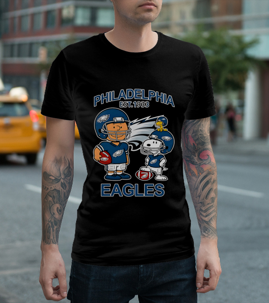 Philadelphia Est 1933 Eagles Charlie Brown Snoopy Football Team T-Shirt