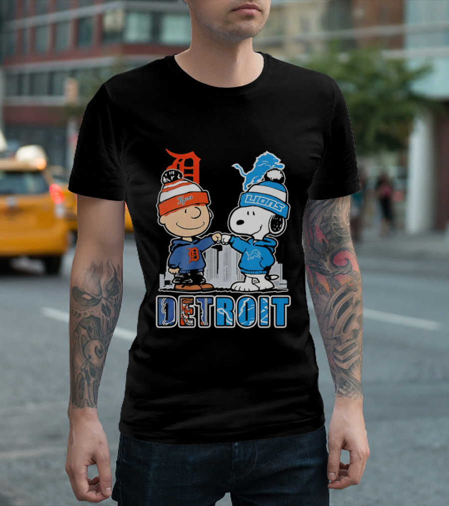 Charlie Brown Snoopy Detroit Tigers Lions Fist Bump Peanuts T-Shirt