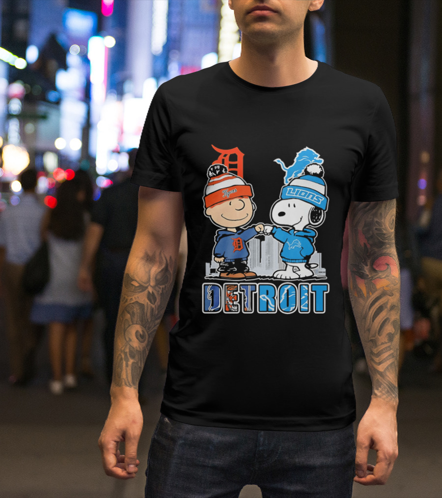 Charlie Brown Snoopy Detroit Tigers Lions Fist Bump Peanuts T-Shirt