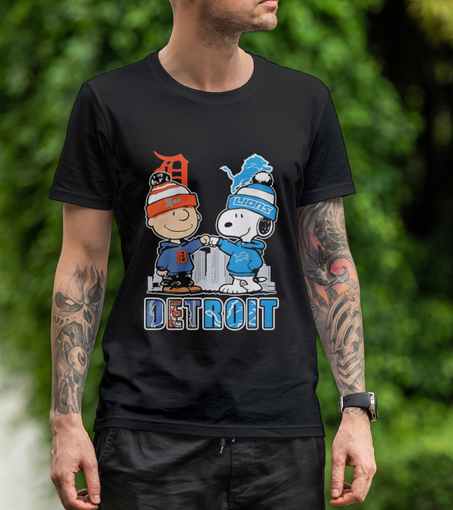 Charlie Brown Snoopy Detroit Tigers Lions Fist Bump Peanuts T-Shirt