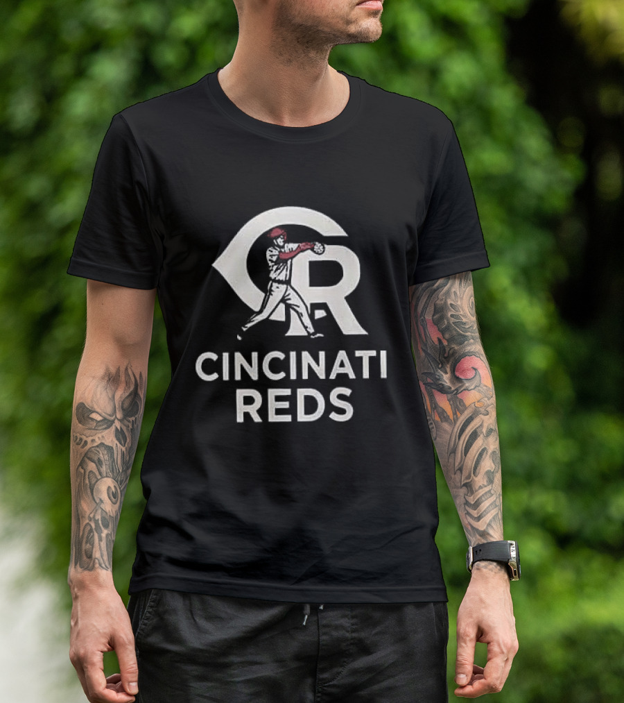Cincinnati Reds Skull Crossing Bats Baseball Logo Sports Fan T-Shirt