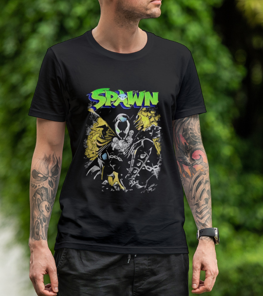 Spawn Crouching Superhero Chains Cape Distressed Comics T-Shirt