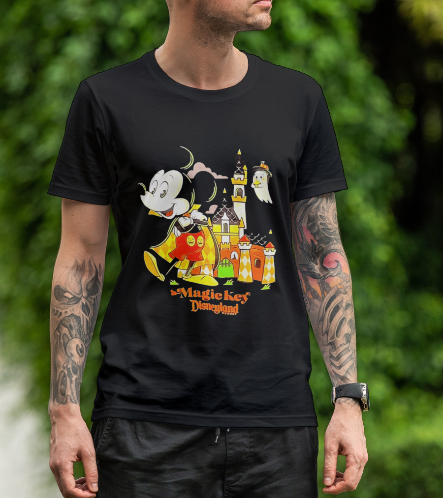 Mickey Mouse Magic Key Disneyland Resort Halloween Castle Ghost T-Shirt