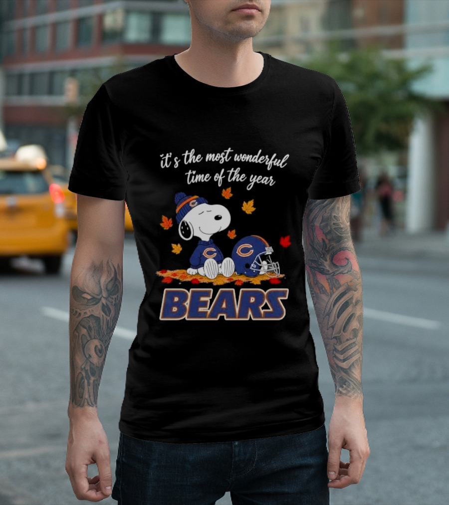 Chicago Bears Snoopy Most Wonderful Time Autumn Leaves Football Helmet T-Shirt