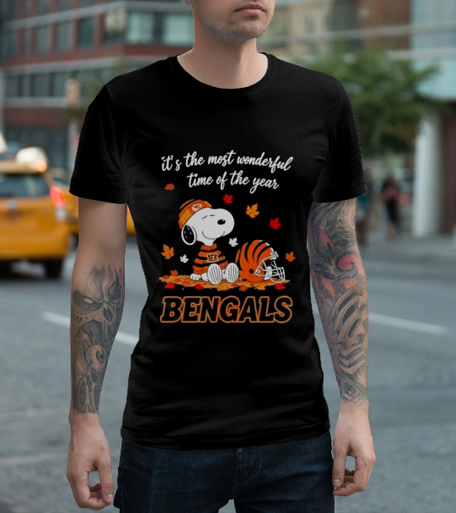 It's The Most Wonderful Time Of The Year Snoopy Bengals Leaves Helmet T-Shirt