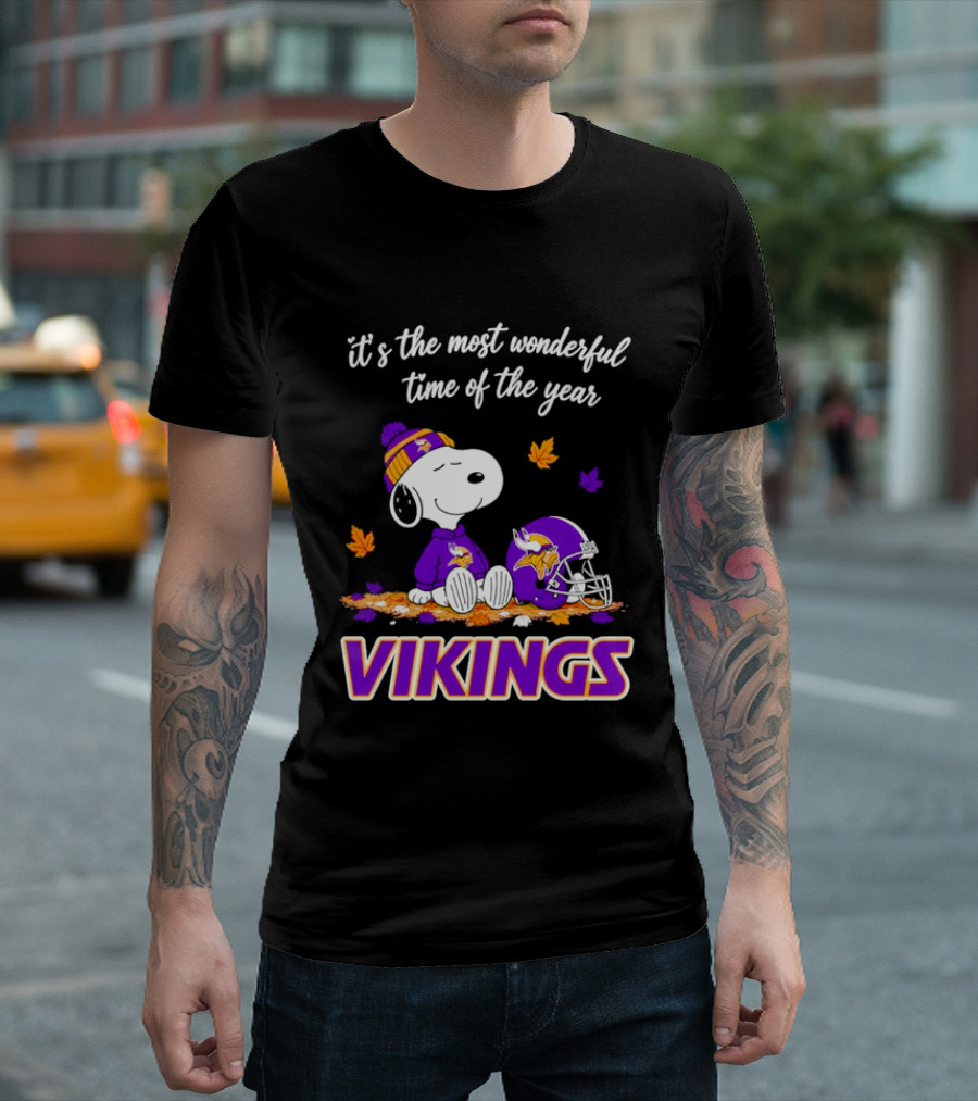 Minnesota Vikings It's The Most Wonderful Time Of The Year Snoopy Sitting Helmet Autumn Leaves T-Shirt