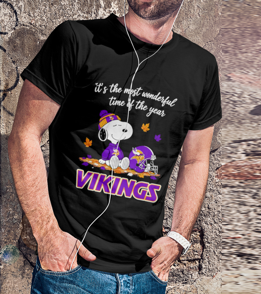 Minnesota Vikings It's The Most Wonderful Time Of The Year Snoopy Sitting Helmet Autumn Leaves T-Shirt