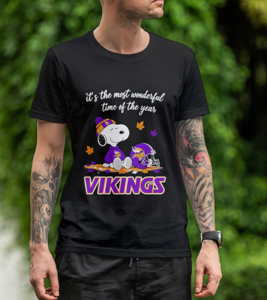Minnesota Vikings It's The Most Wonderful Time Of The Year Snoopy Sitting Helmet Autumn Leaves T-Shirt