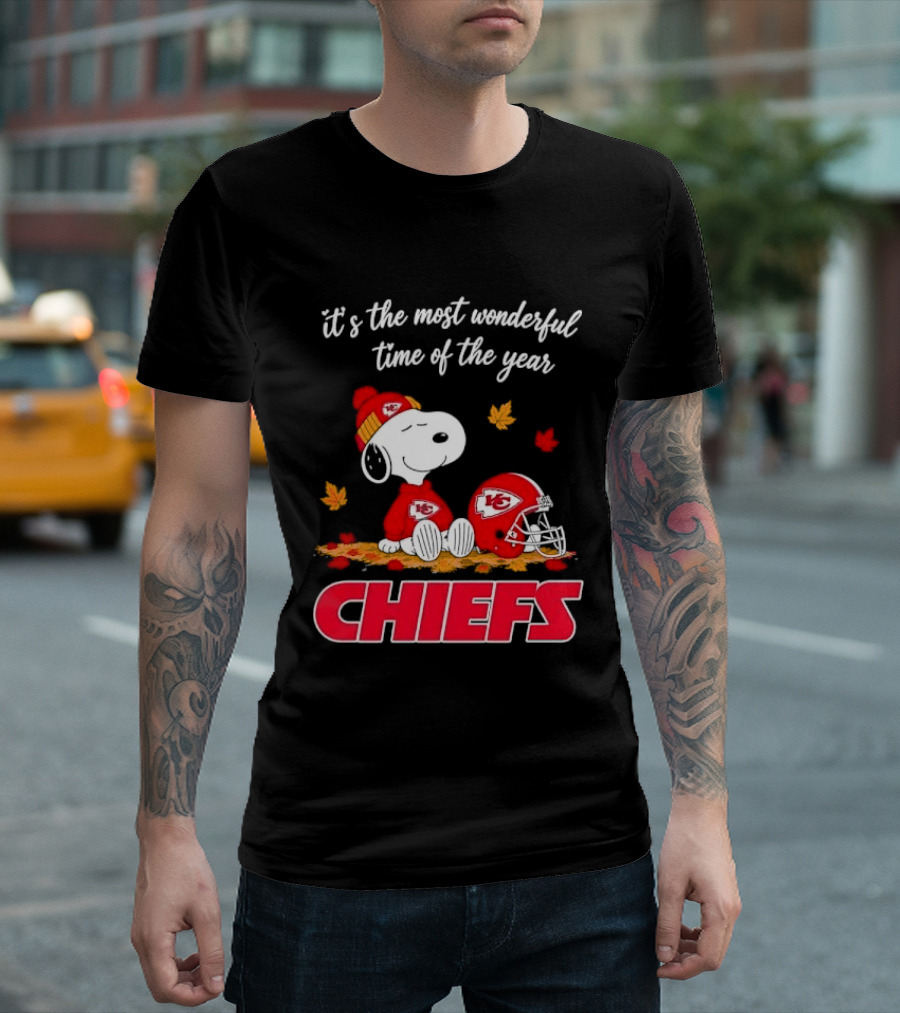 Kansas City Chiefs Snoopy It's The Most Wonderful Time Of The Year Helmet Autumn Leaves T-Shirt