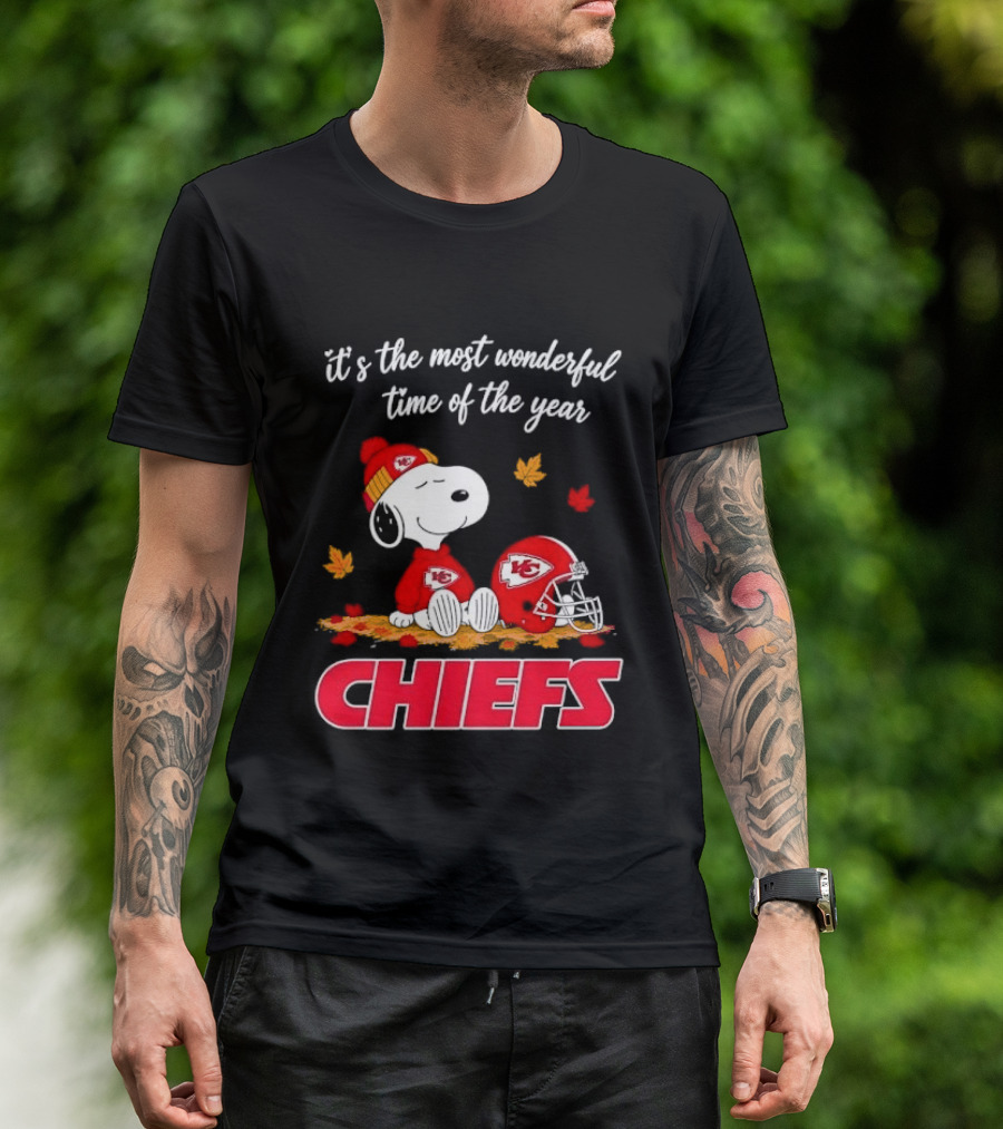 Kansas City Chiefs Snoopy It's The Most Wonderful Time Of The Year Helmet Autumn Leaves T-Shirt