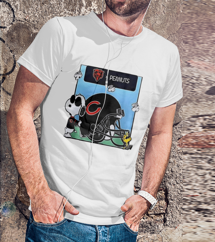 Chicago Bears X Peanuts Snoopy Woodstock Football Collaboration T-Shirt