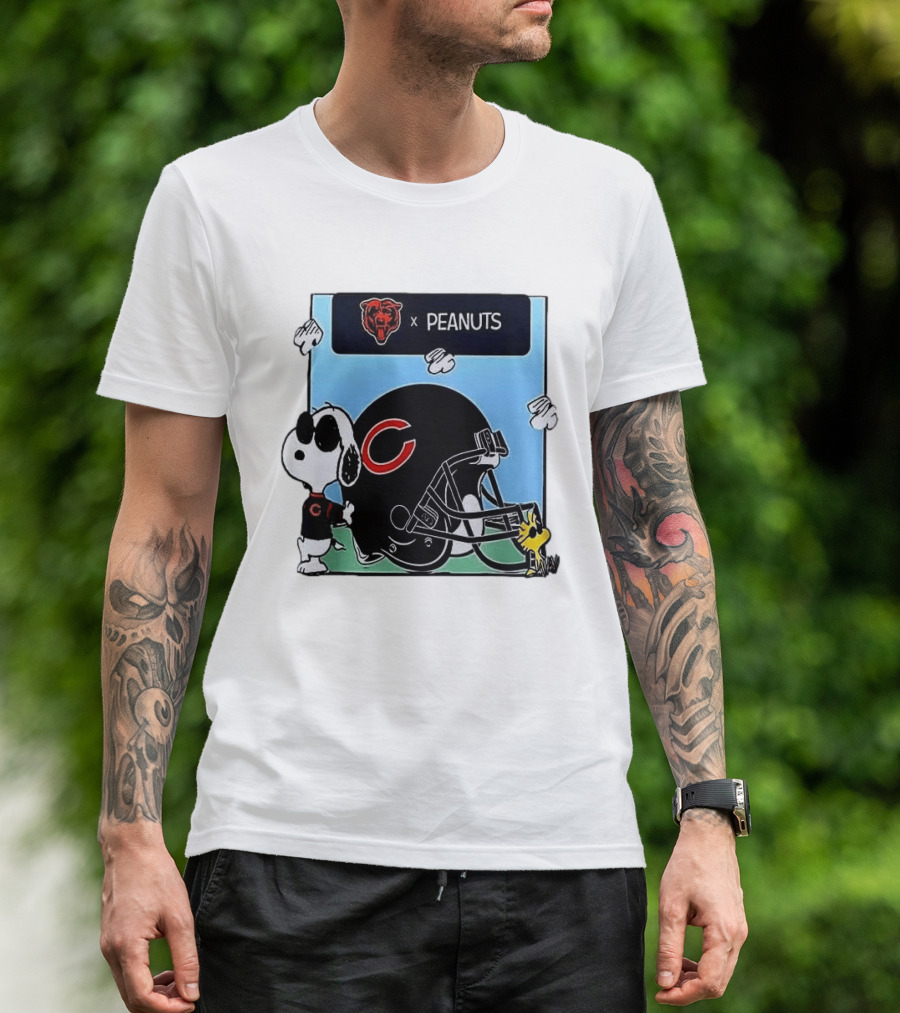 Chicago Bears X Peanuts Snoopy Woodstock Football Collaboration T-Shirt