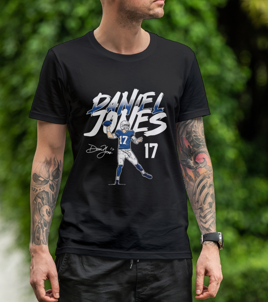 Daniel Jones 17 Football Quarterback Pose Indiana T-Shirt