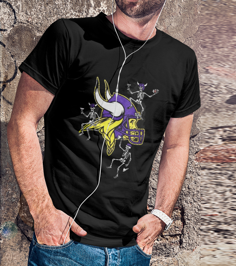 Minnesota Vikings Skeletons Cocktails Football Distressed Axe T-Shirt