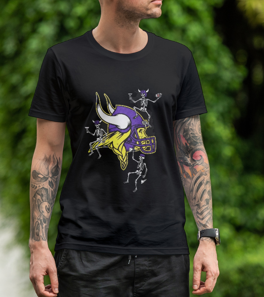 Minnesota Vikings Skeletons Cocktails Football Distressed Axe T-Shirt