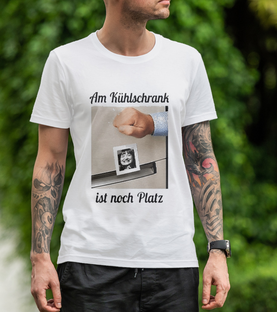 Am Kühlschrank Ist Noch Platz Foto Moustache Hand T-Shirt