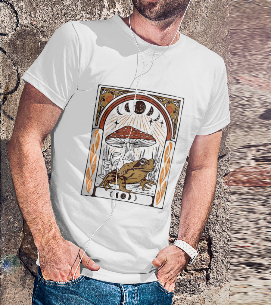 Toad With Amanita Mushroom And Celestial Moon Phases Tarot Aesthetic T-Shirt